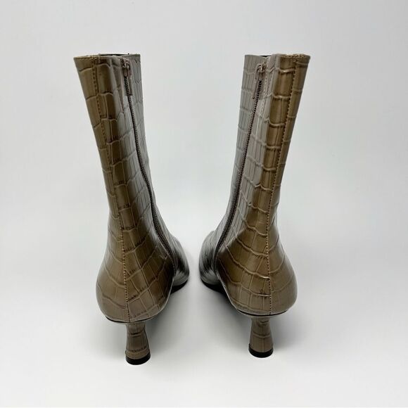 Intentionally Blank Main Character Bootie NEW! - Picture 6 of 9